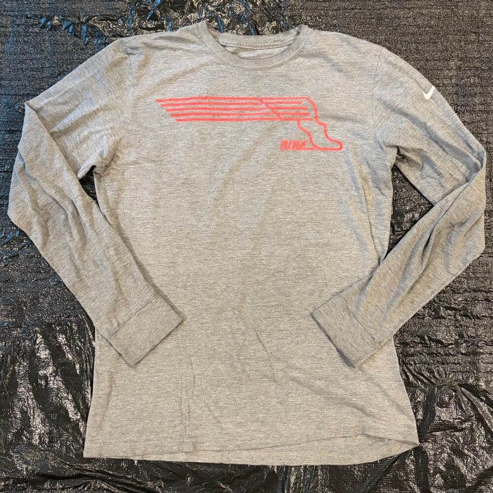 Nike Men's Grey Shirt
